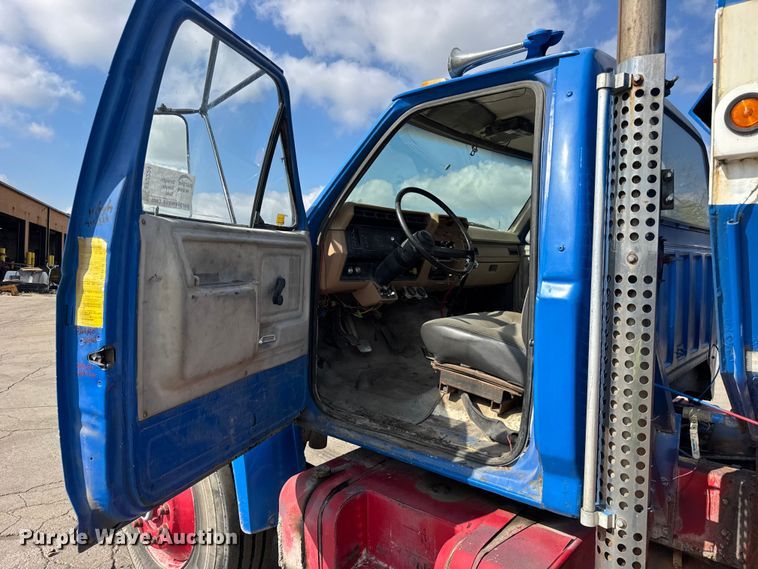 image for item EF2224 1984 Ford FT8000 water truck