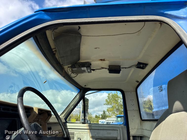 image for item EF2224 1984 Ford FT8000 water truck