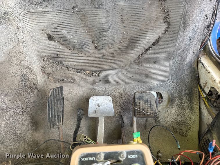 image for item EF2224 1984 Ford FT8000 water truck