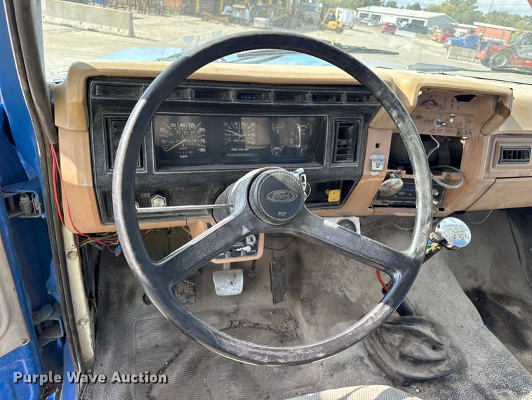 image for item EF2224 1984 Ford FT8000 water truck