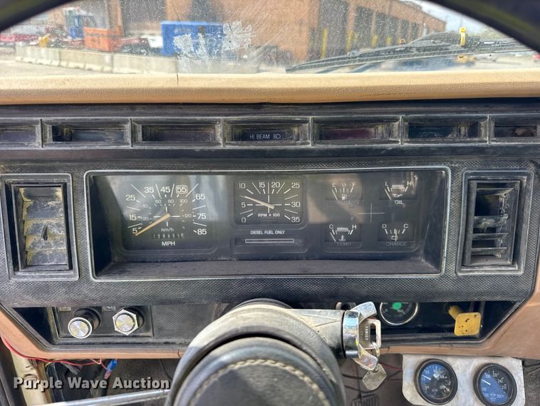 image for item EF2224 1984 Ford FT8000 water truck