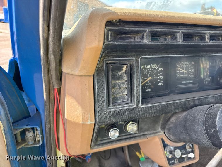 image for item EF2224 1984 Ford FT8000 water truck