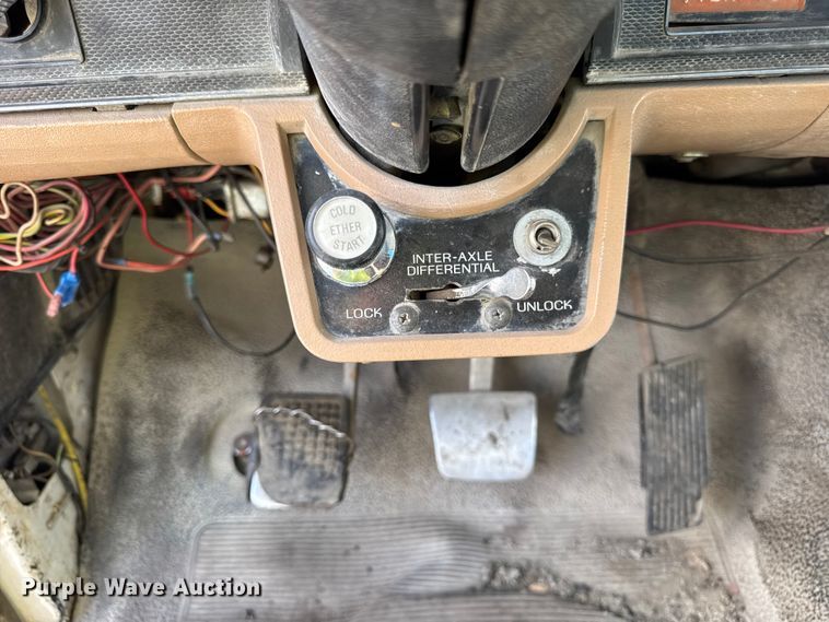 image for item EF2224 1984 Ford FT8000 water truck