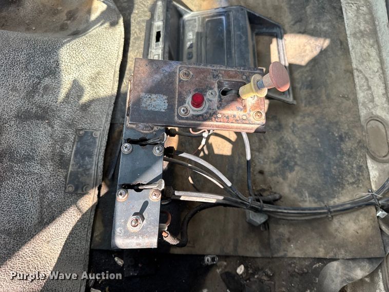 image for item EF2224 1984 Ford FT8000 water truck