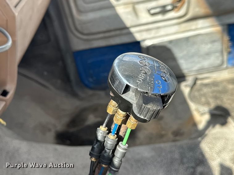 image for item EF2224 1984 Ford FT8000 water truck