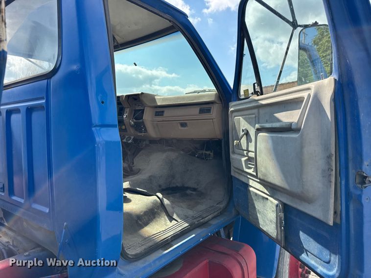 image for item EF2224 1984 Ford FT8000 water truck