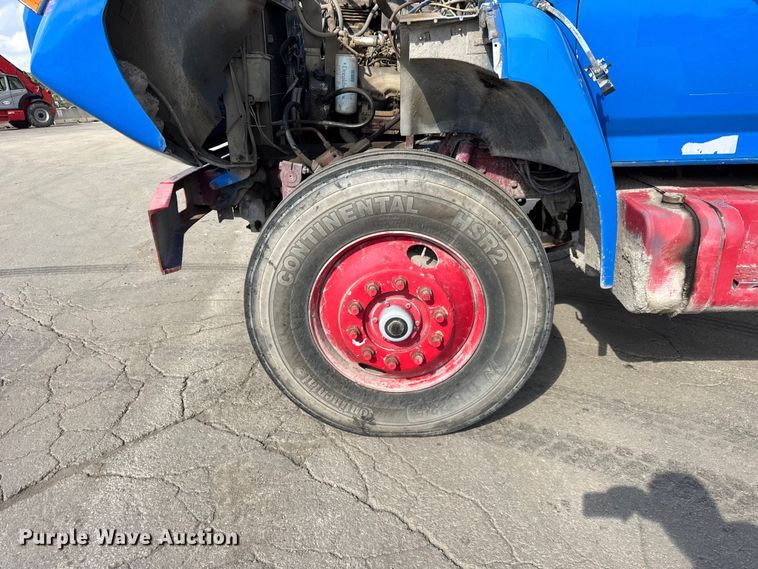 image for item EF2224 1984 Ford FT8000 water truck