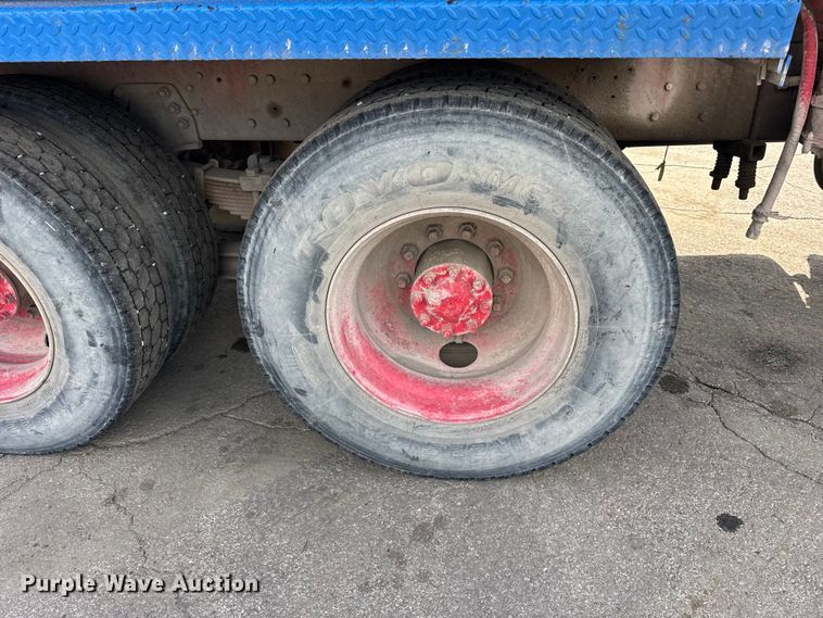 image for item EF2224 1984 Ford FT8000 water truck