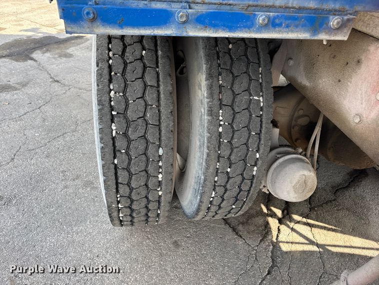 image for item EF2224 1984 Ford FT8000 water truck