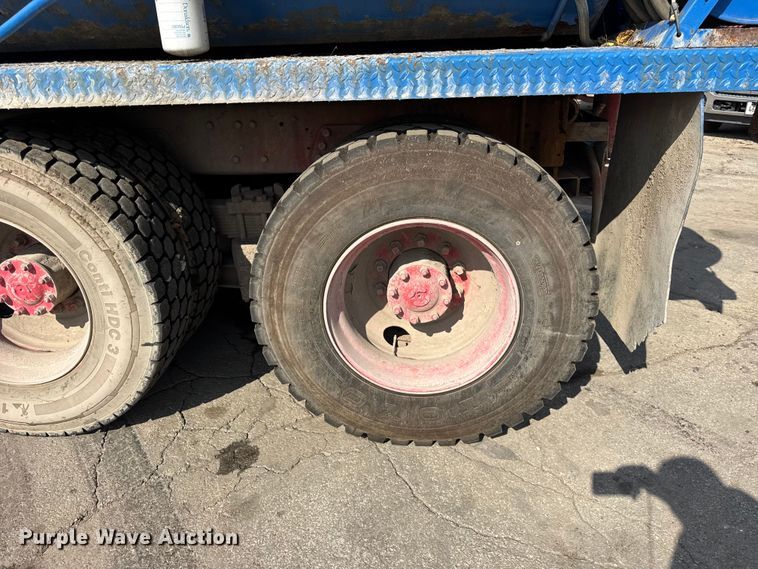 image for item EF2224 1984 Ford FT8000 water truck