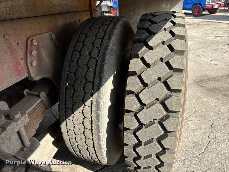 image for item EF2224 1984 Ford FT8000 water truck