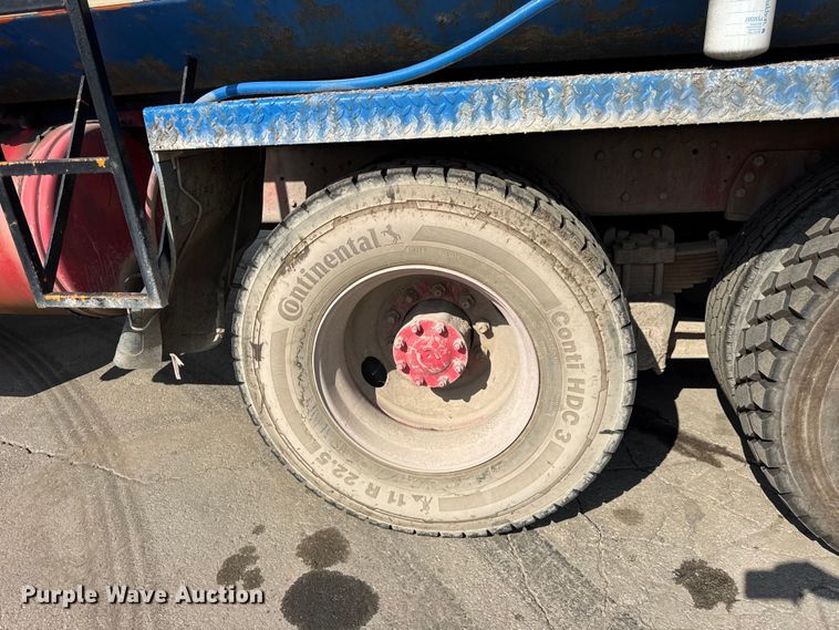 image for item EF2224 1984 Ford FT8000 water truck