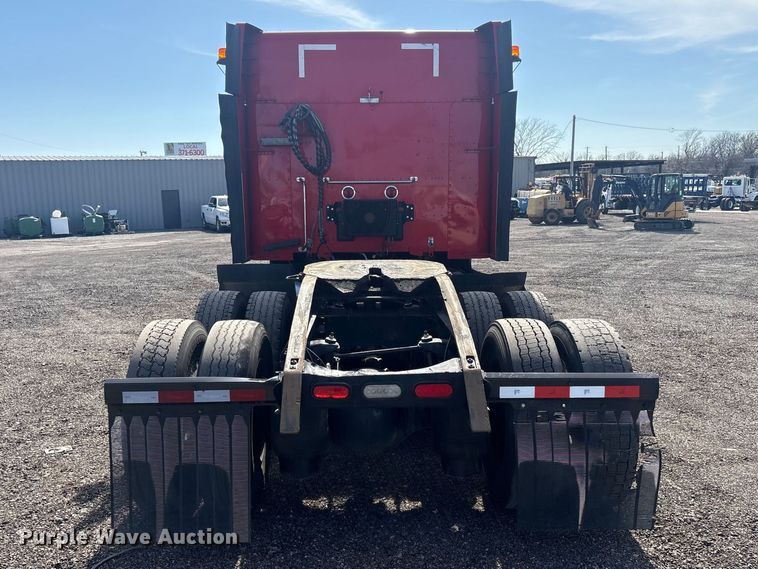 image for item EG8865 2019 Peterbilt 579 semi truck