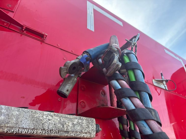 image for item EG8865 2019 Peterbilt 579 semi truck