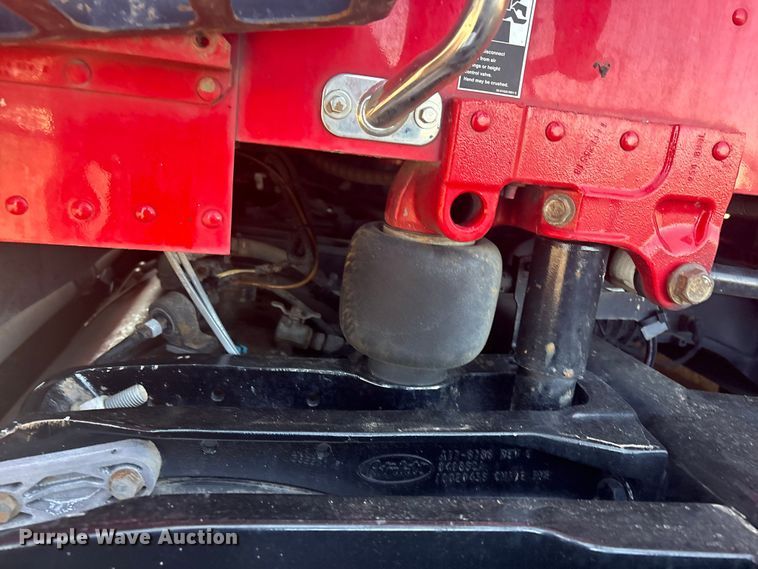 image for item EG8865 2019 Peterbilt 579 semi truck