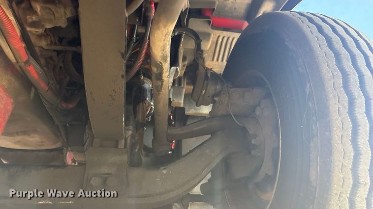 image for item EG8865 2019 Peterbilt 579 semi truck