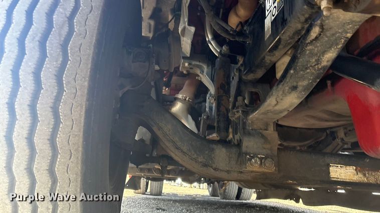 image for item EG8865 2019 Peterbilt 579 semi truck