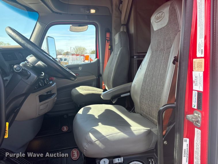 image for item EG8865 2019 Peterbilt 579 semi truck