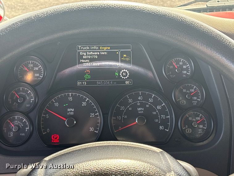 image for item EG8865 2019 Peterbilt 579 semi truck