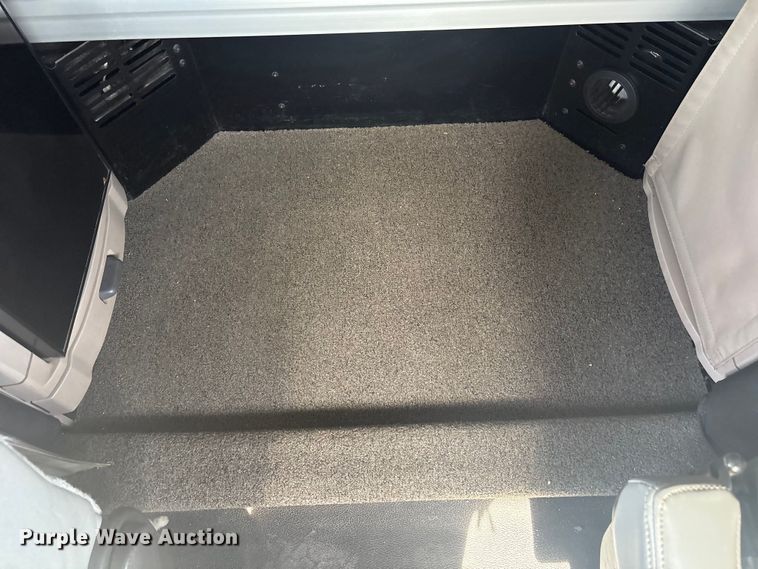 image for item EG8865 2019 Peterbilt 579 semi truck