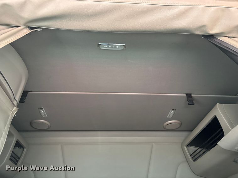 image for item EG8865 2019 Peterbilt 579 semi truck