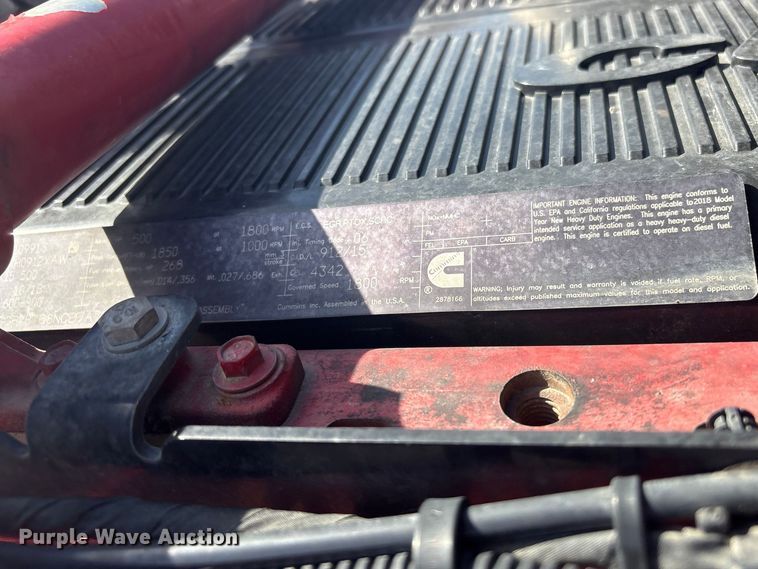 image for item EG8865 2019 Peterbilt 579 semi truck