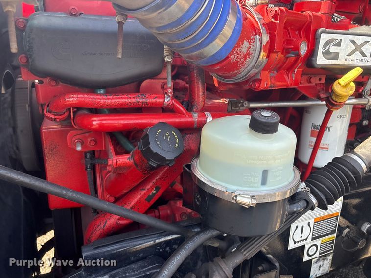 image for item EG8865 2019 Peterbilt 579 semi truck