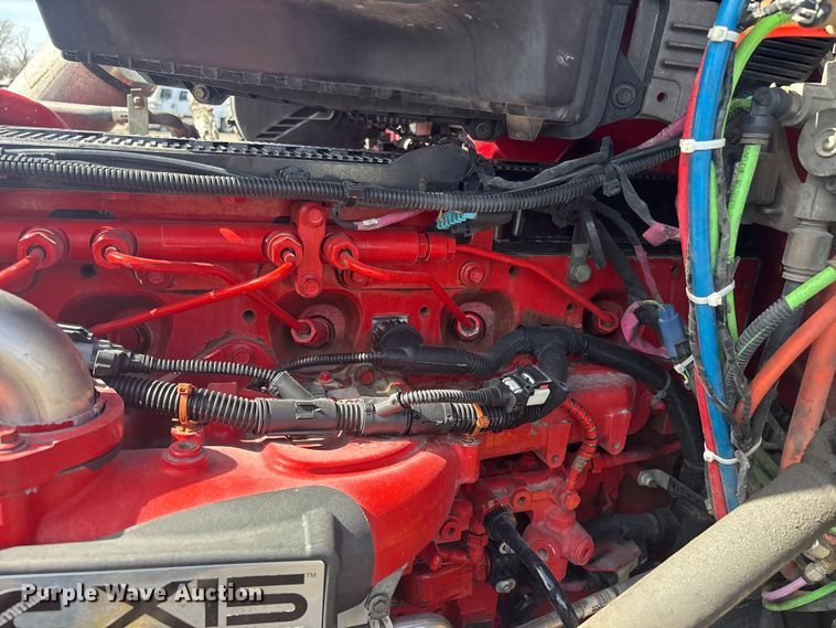 image for item EG8865 2019 Peterbilt 579 semi truck