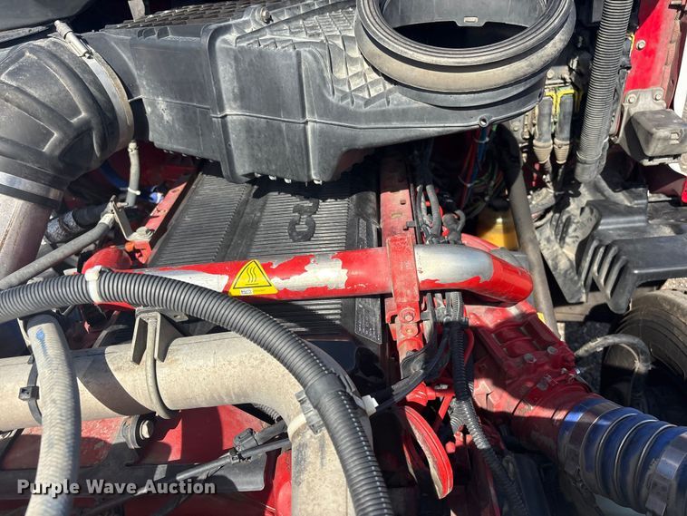 image for item EG8865 2019 Peterbilt 579 semi truck