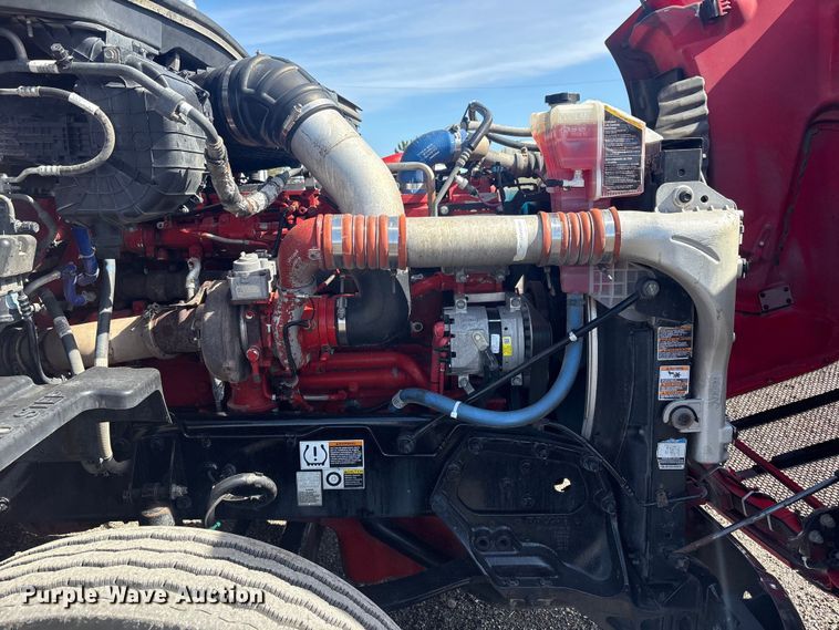 image for item EG8865 2019 Peterbilt 579 semi truck