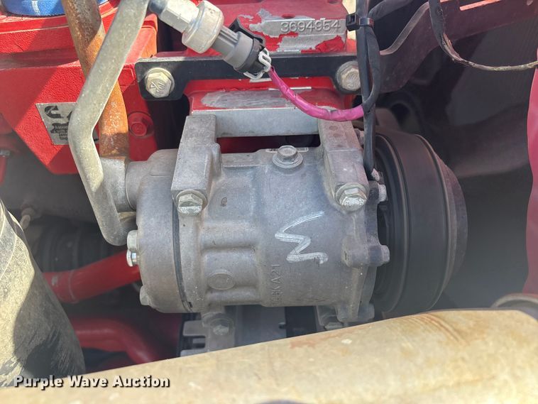 image for item EG8865 2019 Peterbilt 579 semi truck