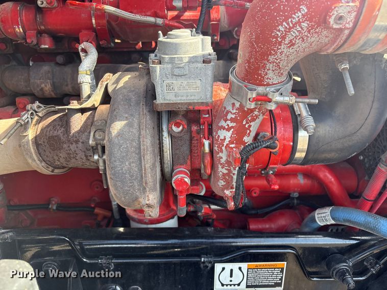 image for item EG8865 2019 Peterbilt 579 semi truck