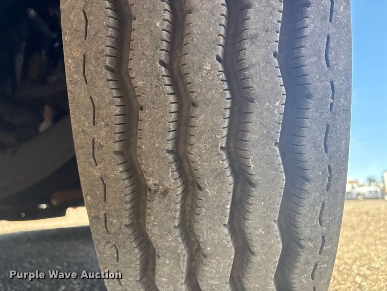 image for item EG8865 2019 Peterbilt 579 semi truck