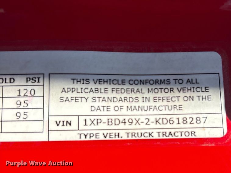 image for item EG8865 2019 Peterbilt 579 semi truck