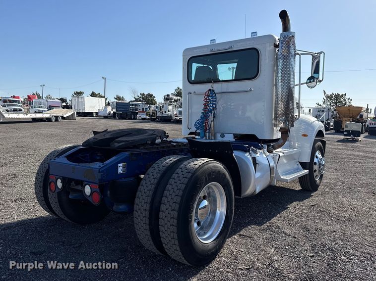 image for item EG8885 2011 Peterbilt 337 semi truck