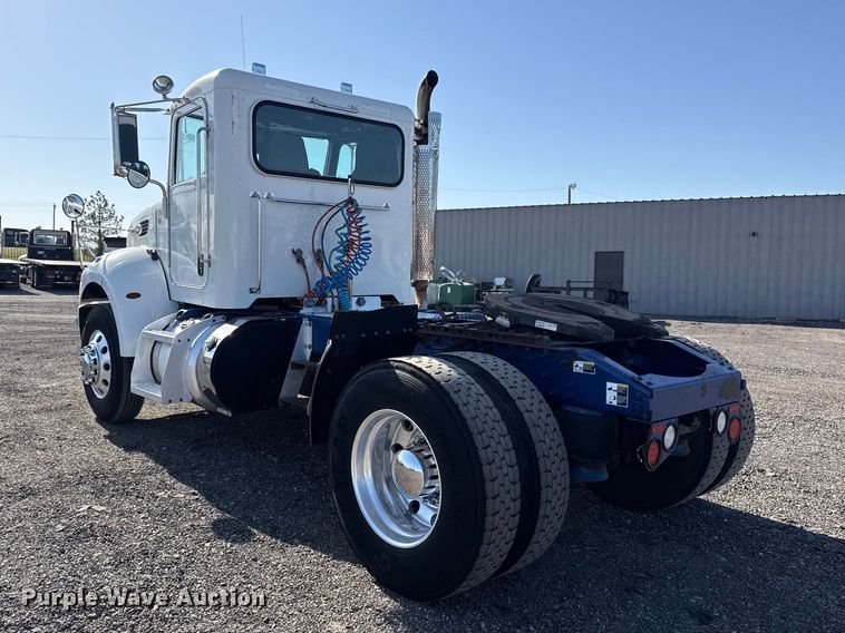 image for item EG8885 2011 Peterbilt 337 semi truck