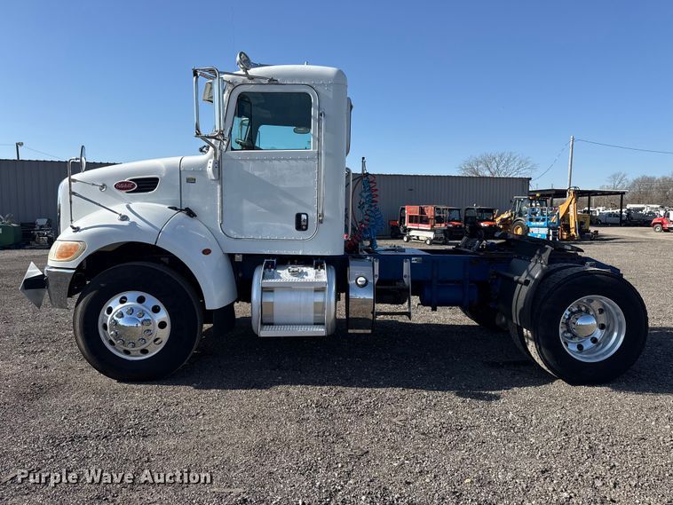 image for item EG8885 2011 Peterbilt 337 semi truck