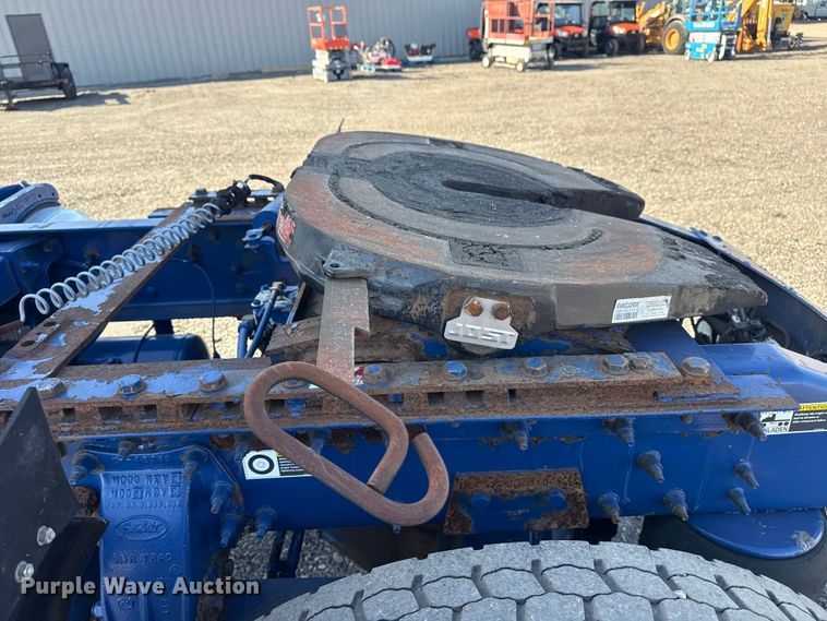 image for item EG8885 2011 Peterbilt 337 semi truck