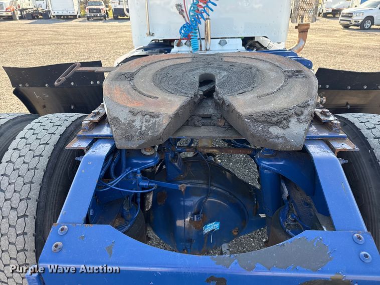 image for item EG8885 2011 Peterbilt 337 semi truck