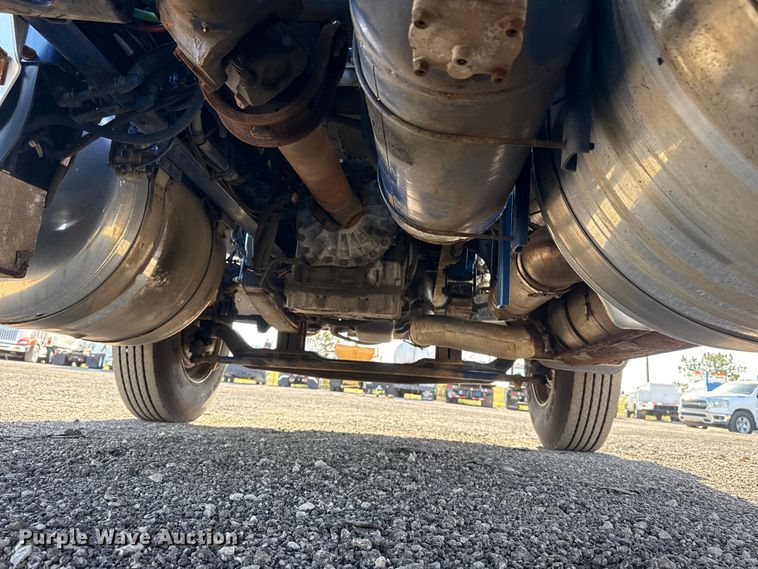 image for item EG8885 2011 Peterbilt 337 semi truck