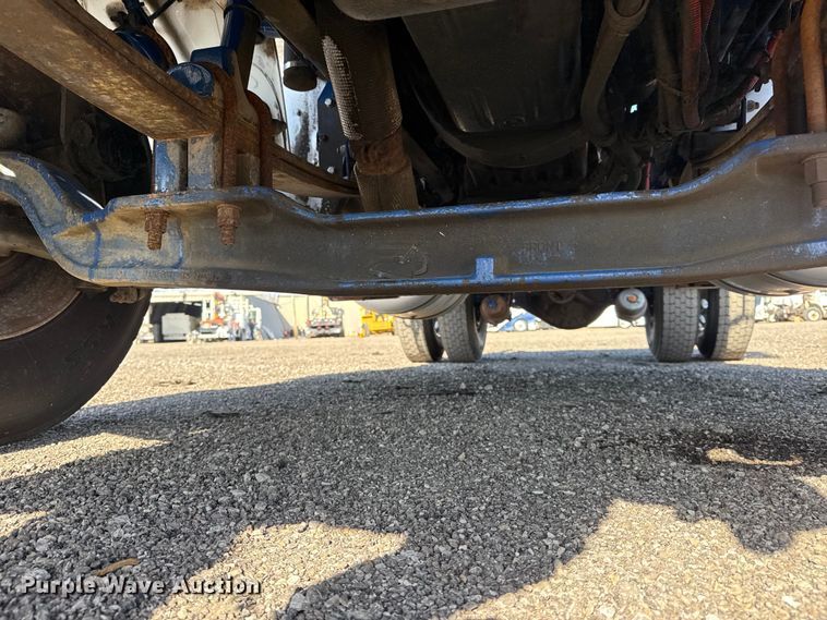 image for item EG8885 2011 Peterbilt 337 semi truck