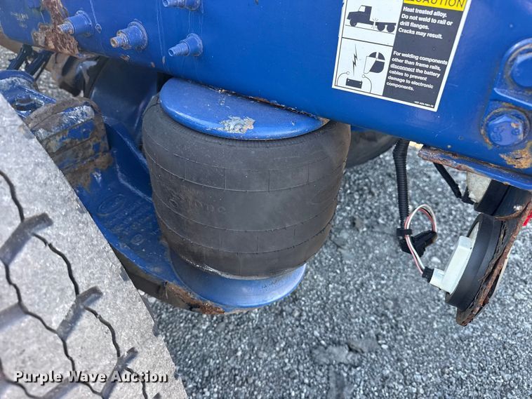 image for item EG8885 2011 Peterbilt 337 semi truck