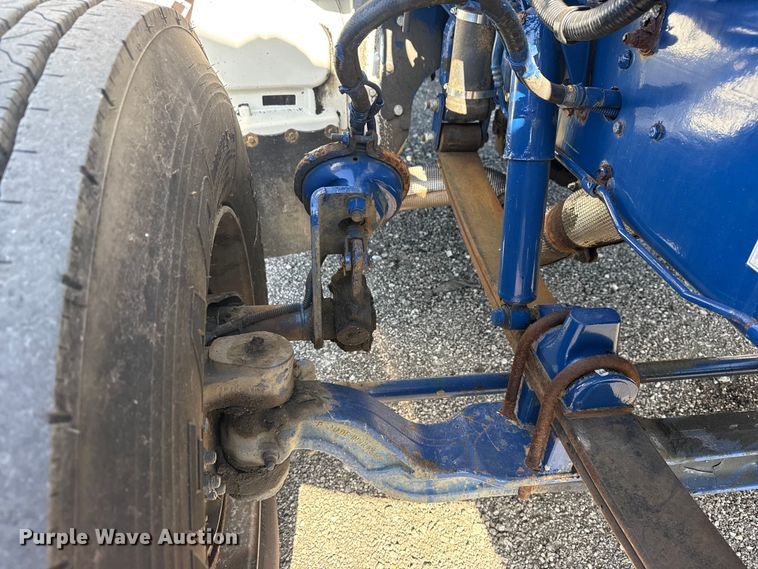 image for item EG8885 2011 Peterbilt 337 semi truck