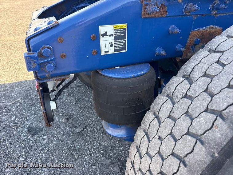 image for item EG8885 2011 Peterbilt 337 semi truck