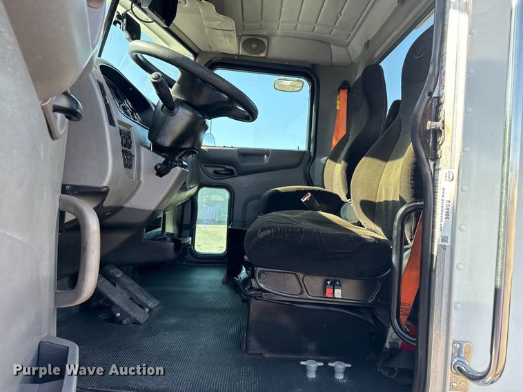 image for item EG8885 2011 Peterbilt 337 semi truck