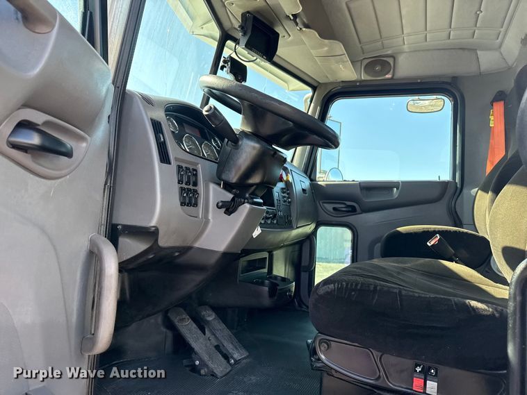 image for item EG8885 2011 Peterbilt 337 semi truck