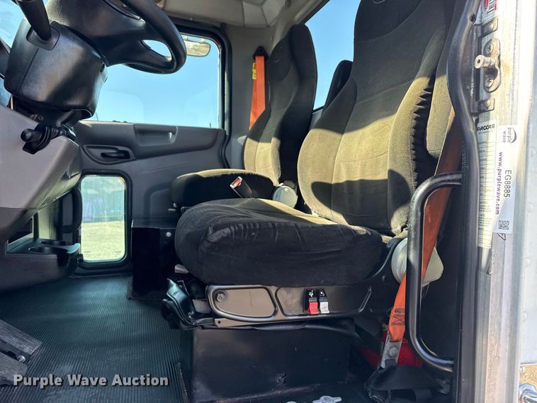 image for item EG8885 2011 Peterbilt 337 semi truck