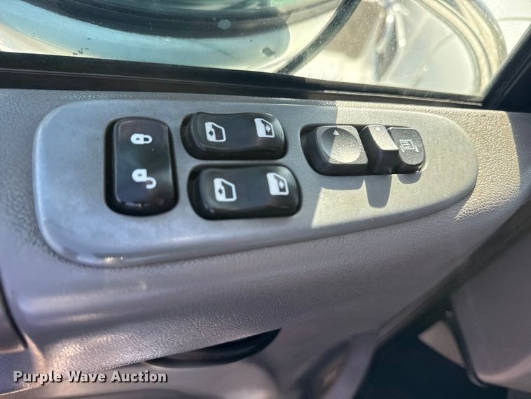 image for item EG8885 2011 Peterbilt 337 semi truck