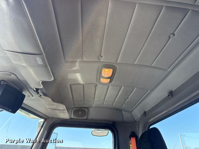 image for item EG8885 2011 Peterbilt 337 semi truck