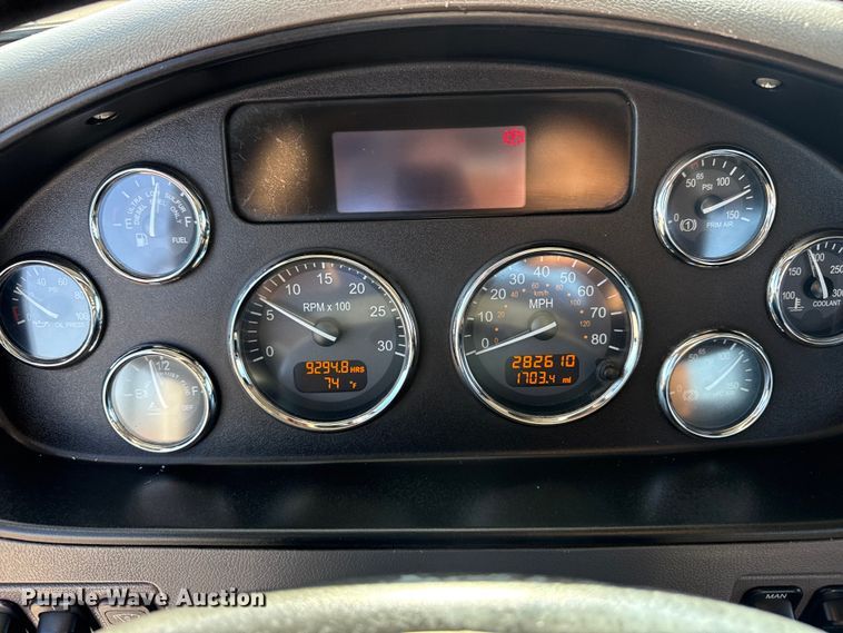 image for item EG8885 2011 Peterbilt 337 semi truck